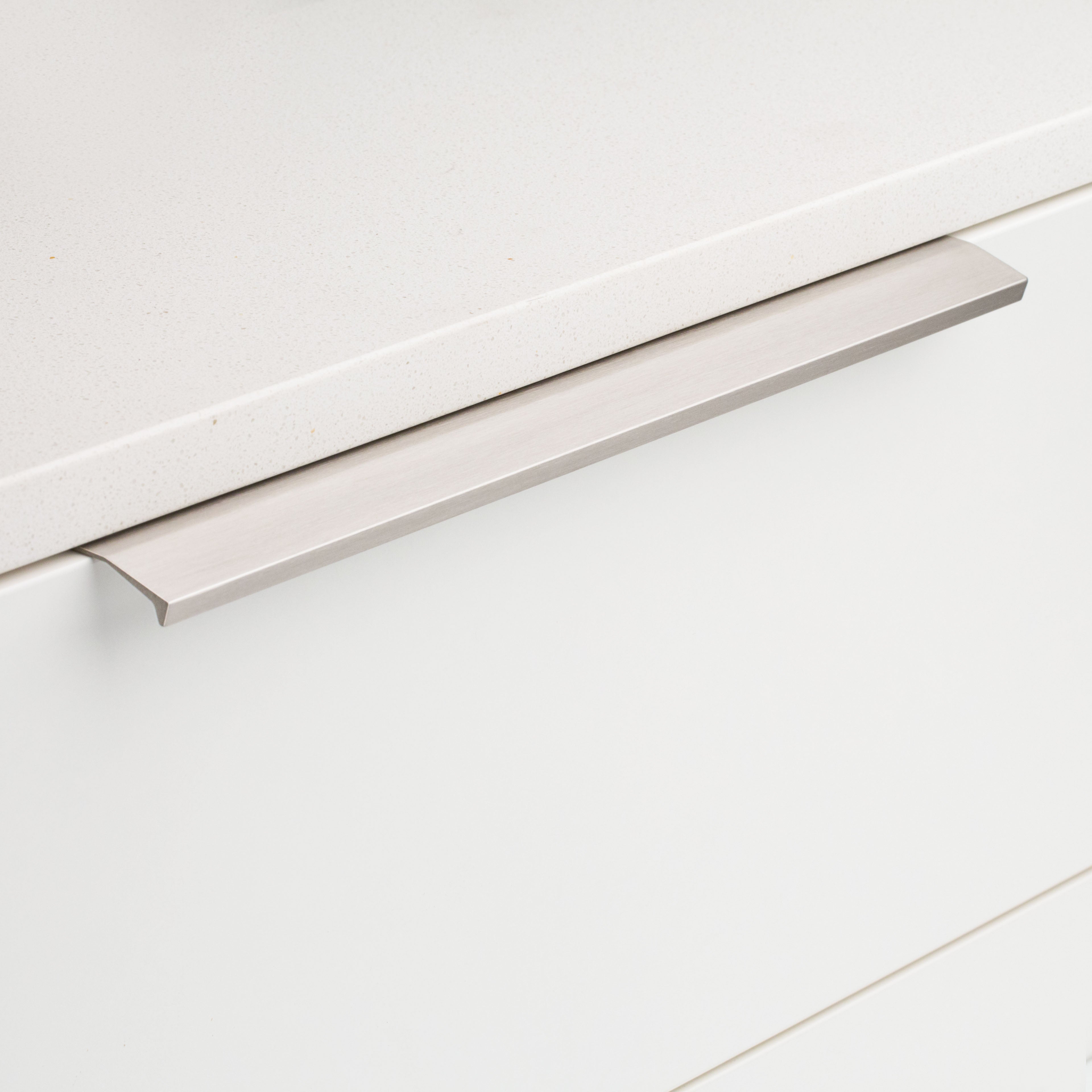 Flush Edge Pull