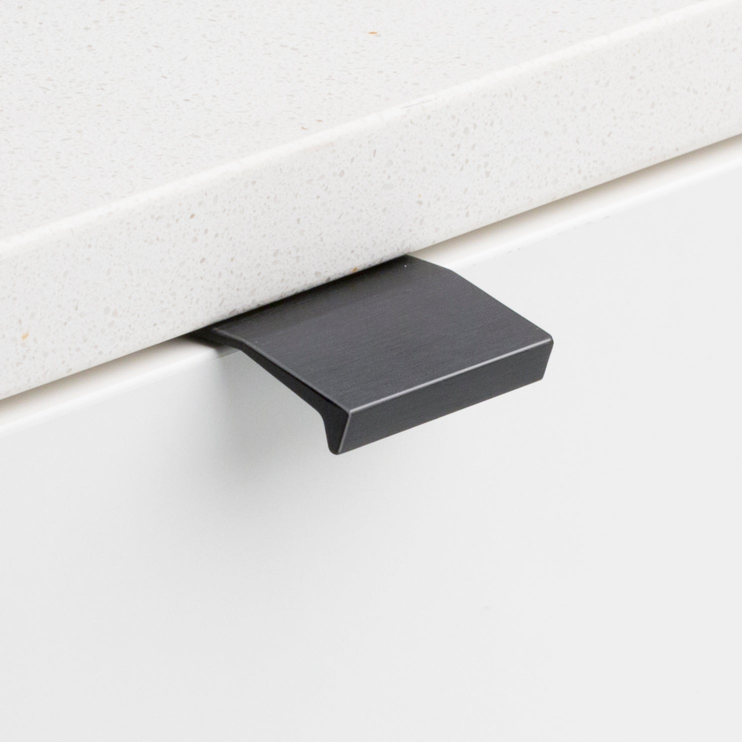 Flush Edge Pull